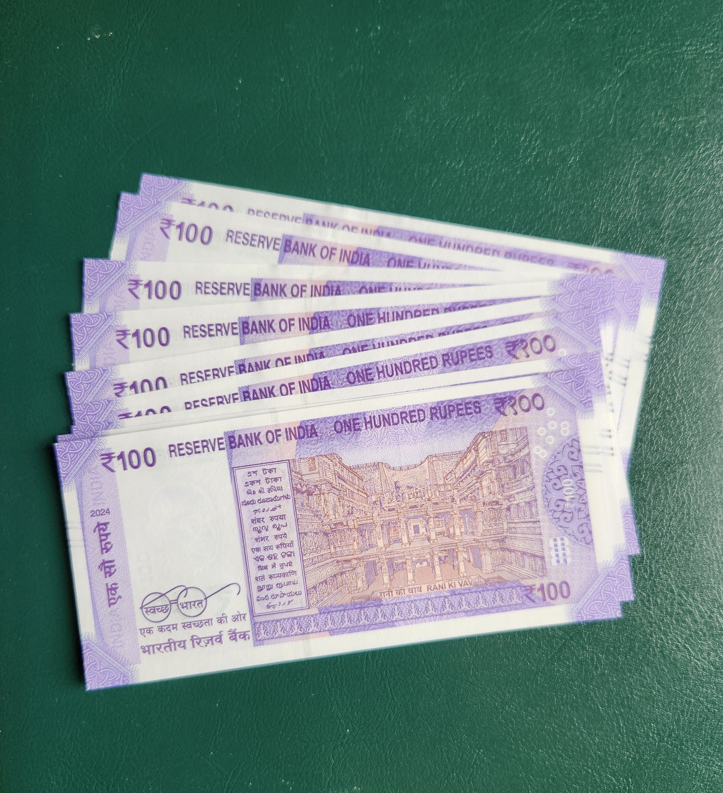 786 111 786 999 india 100 rupee UNC banknotes set.