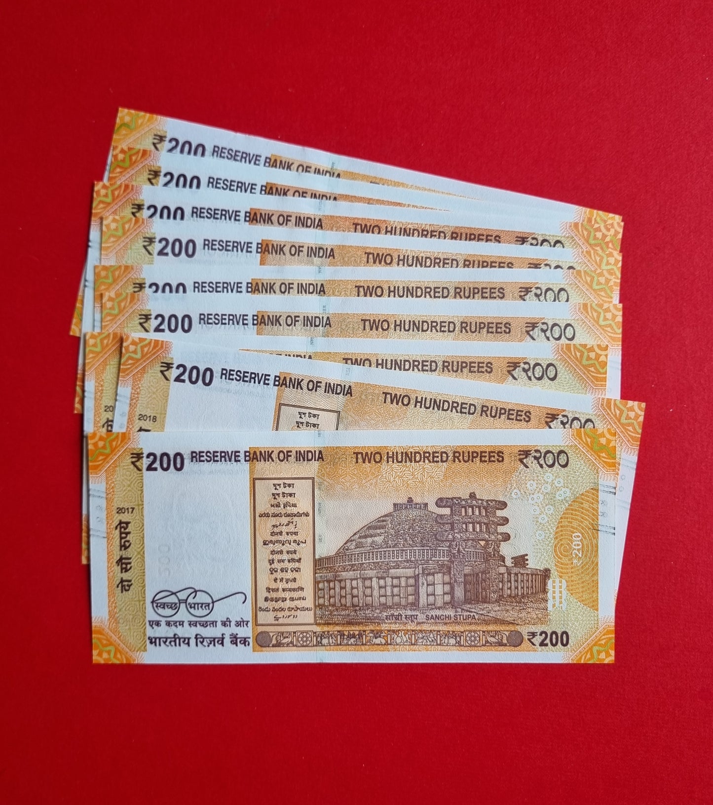 111110 999990 India 200 rupee bills UNC banknotes set.