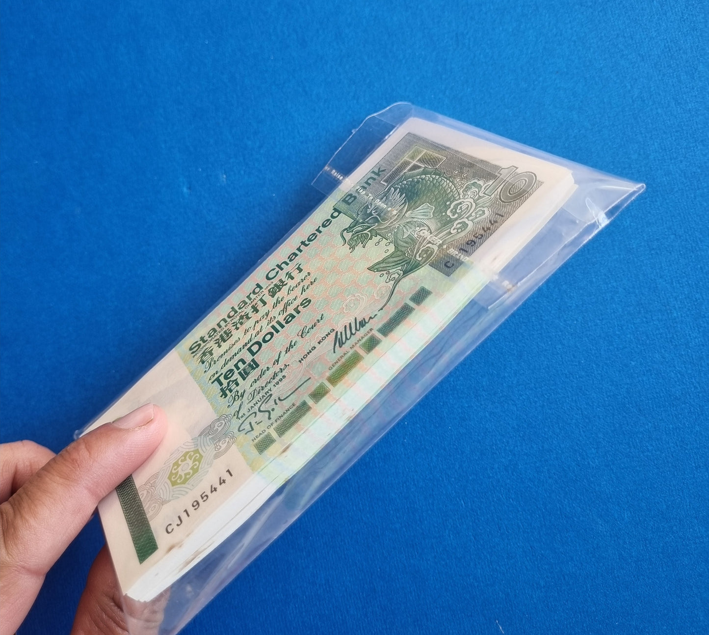 Hong Kong old design 10 dollar bill UNC price for each bill SCB.